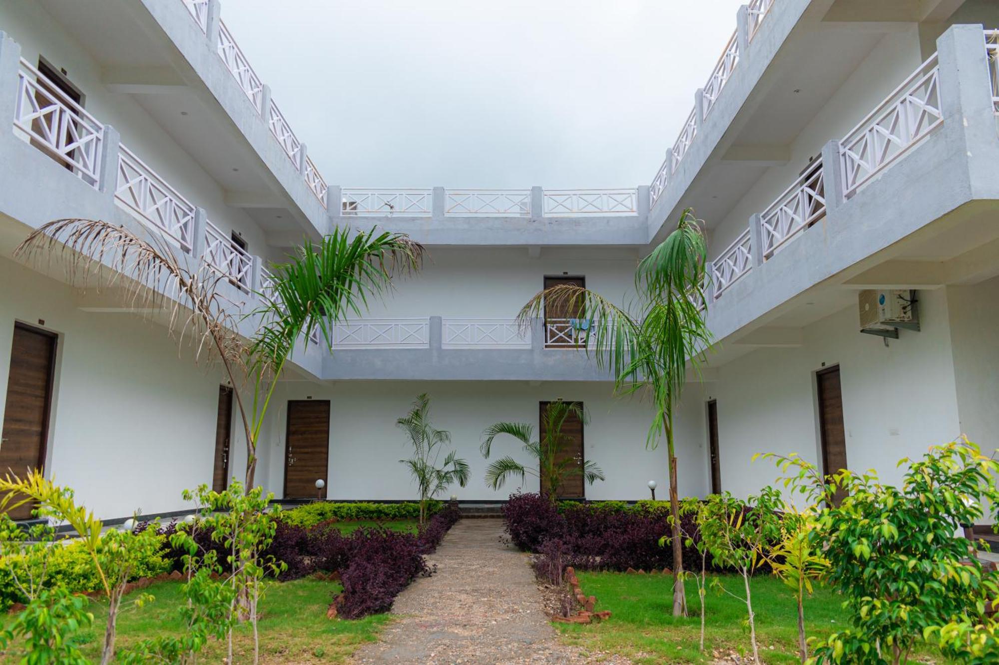 The Sky Imperial Pavoreal Jungle Resort Kumbhalgarh Extérieur photo