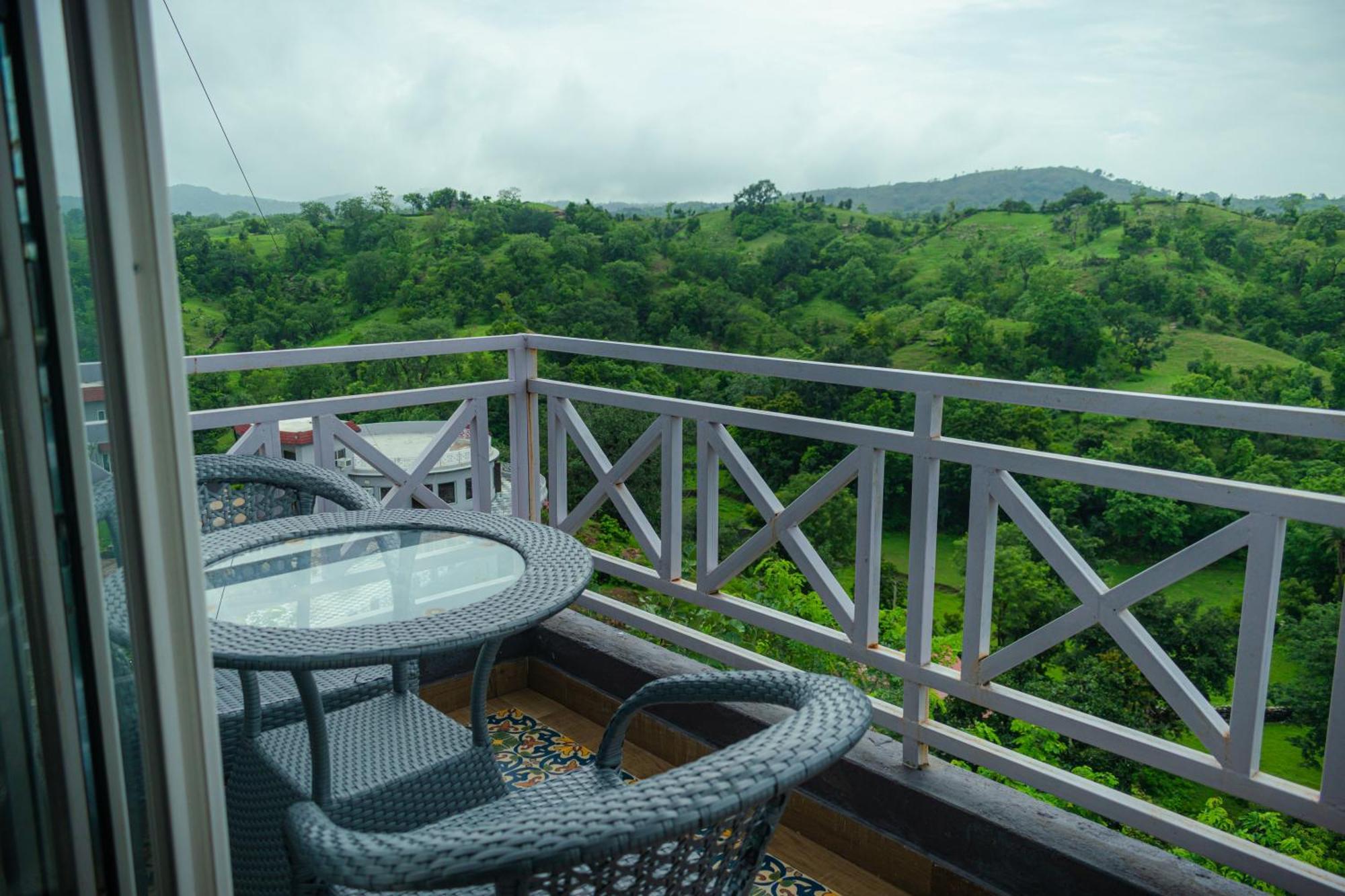 The Sky Imperial Pavoreal Jungle Resort Kumbhalgarh Extérieur photo